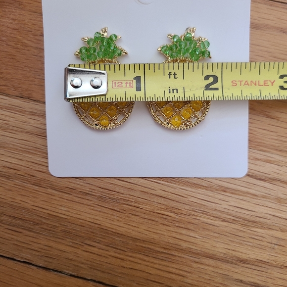 🍍 Pineapple Crystal Earrings Brand New - Picture 8 of 9